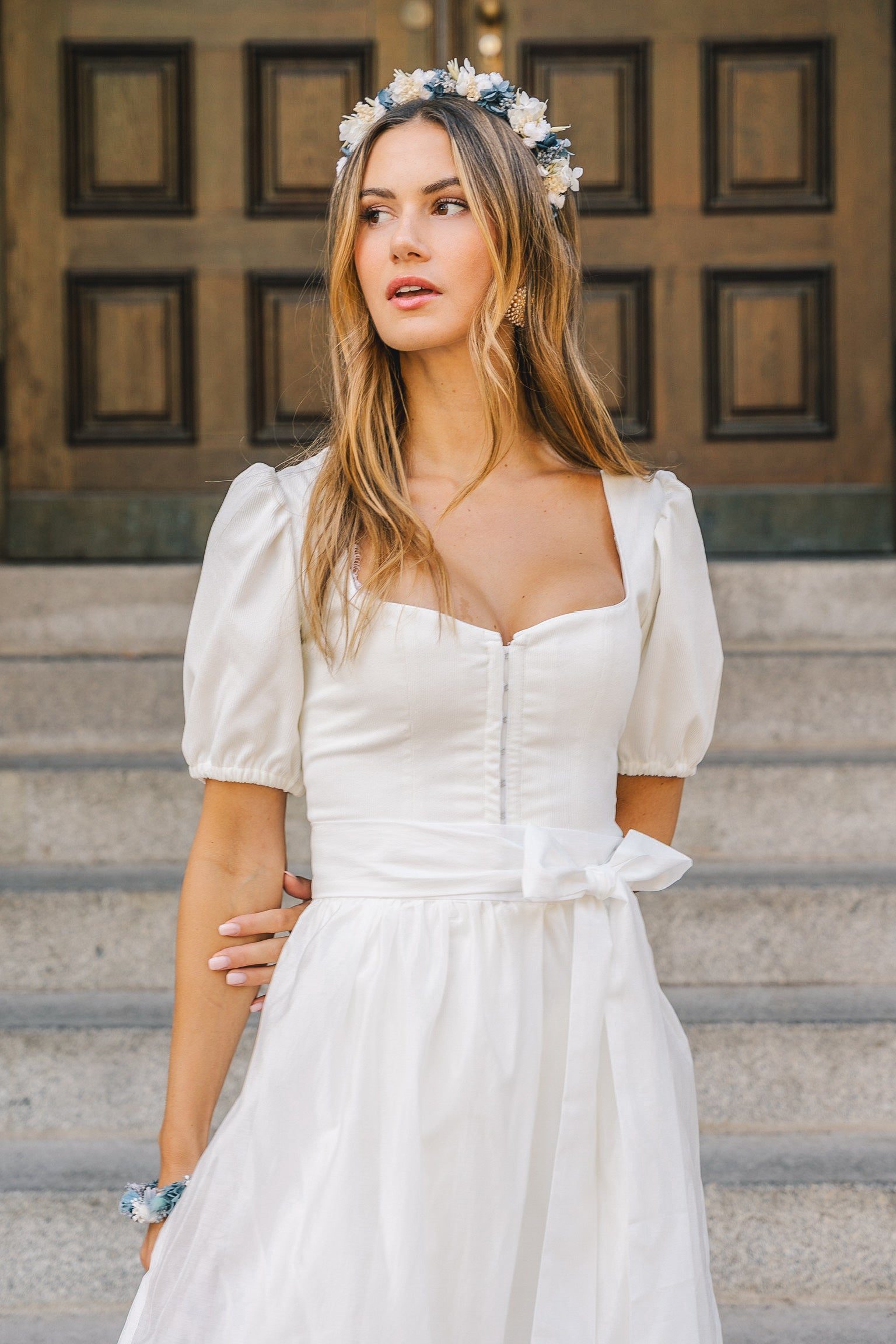 HOCHZEITSDIRNDL CORD FLARED HEART IVORY