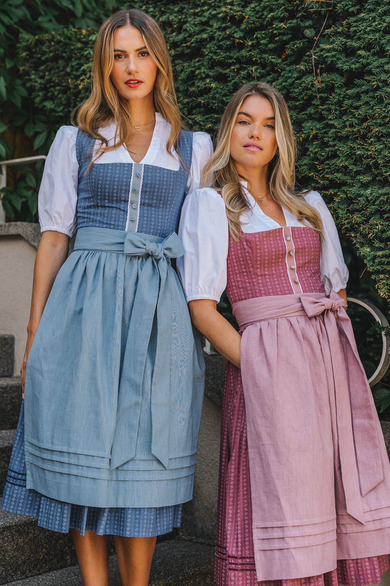 BW DIRNDL VINTAGE STRIPED FLOWER TAUBENBLAU