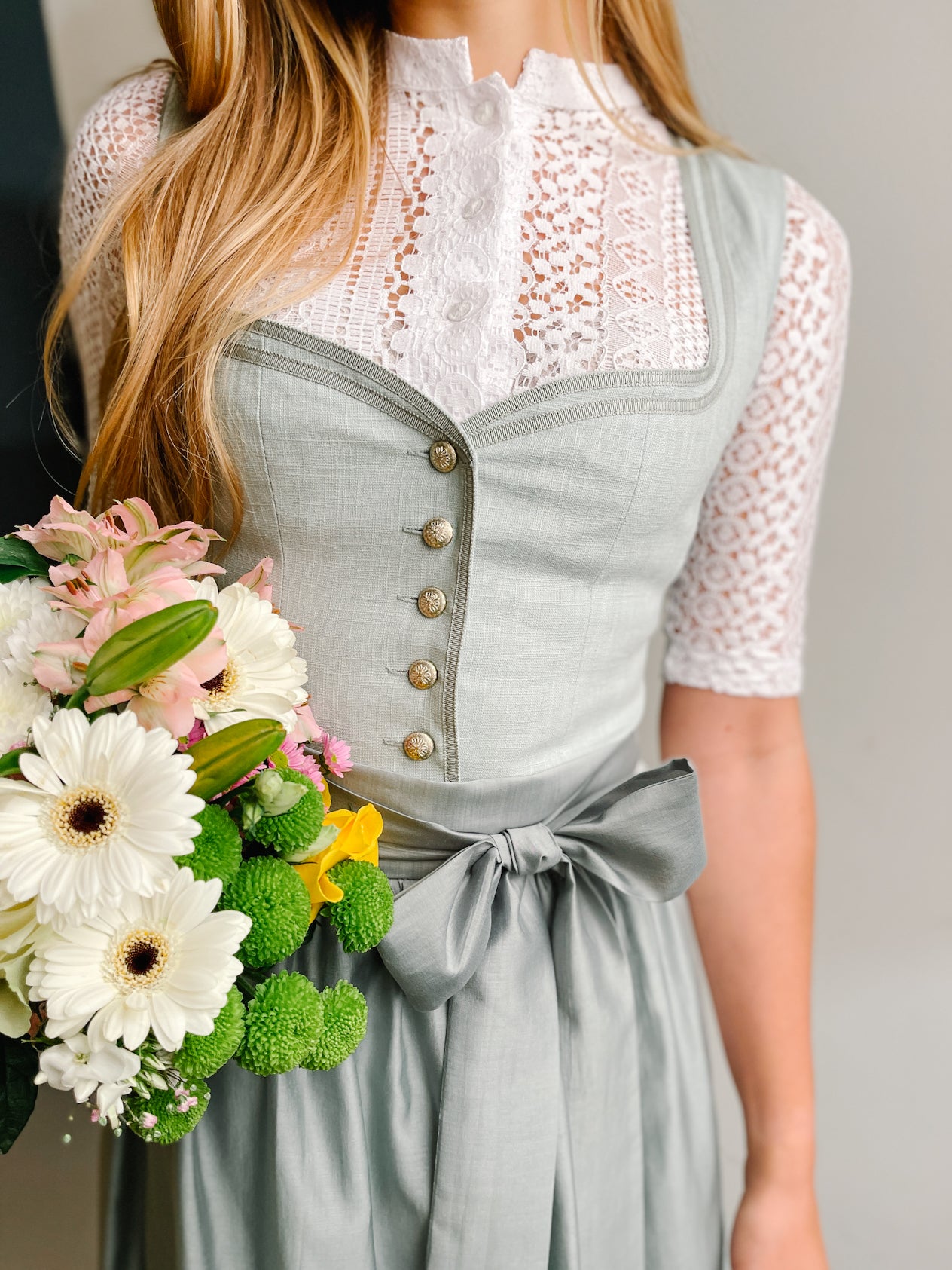 LEINEN HOCHZEITSDIRNDL MONOCHROME LOVE SALBEI