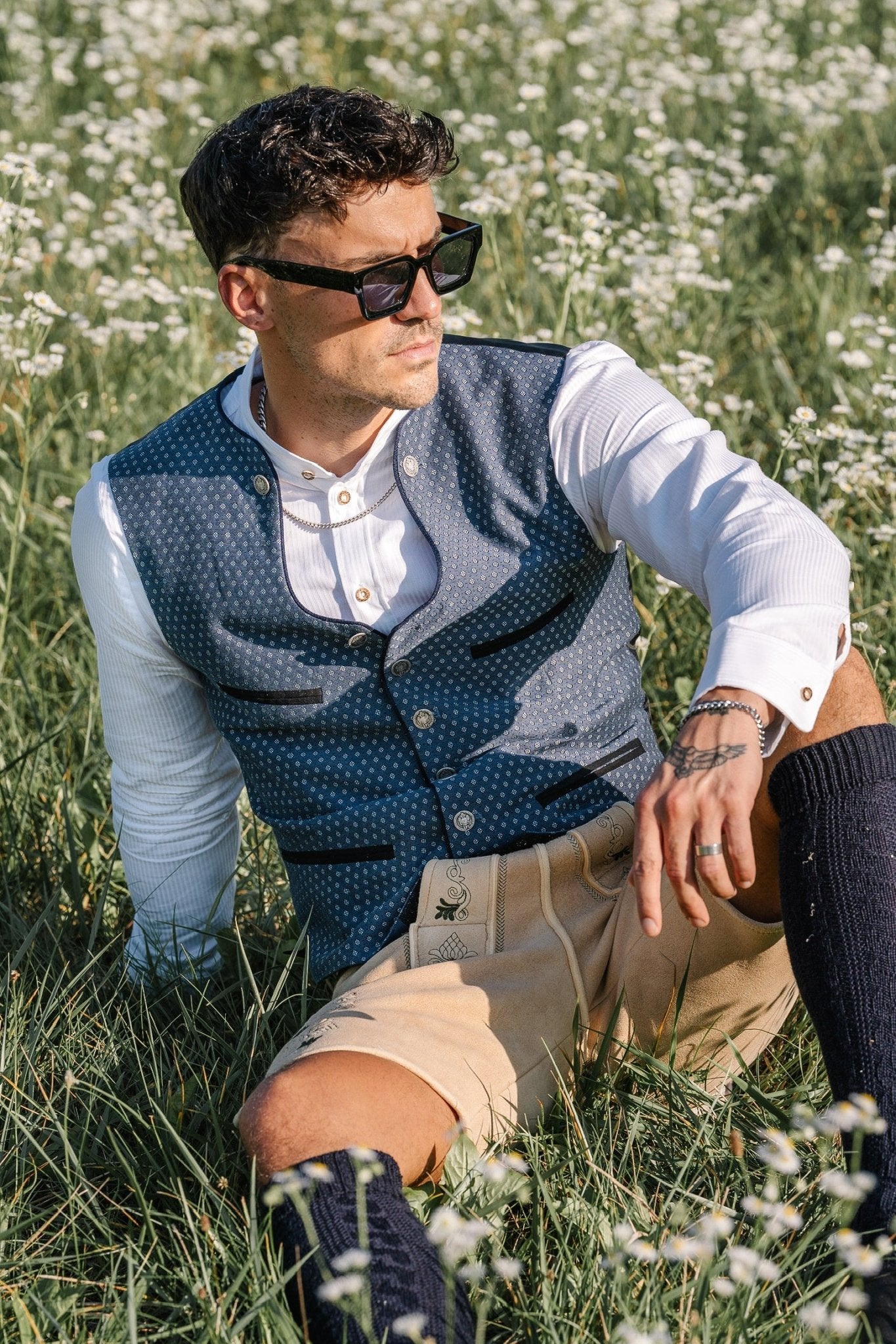 TRACHTENWESTE MIESBACH FLORAL ORNAMENT STAHLBLAU - JAN&INA Trachten