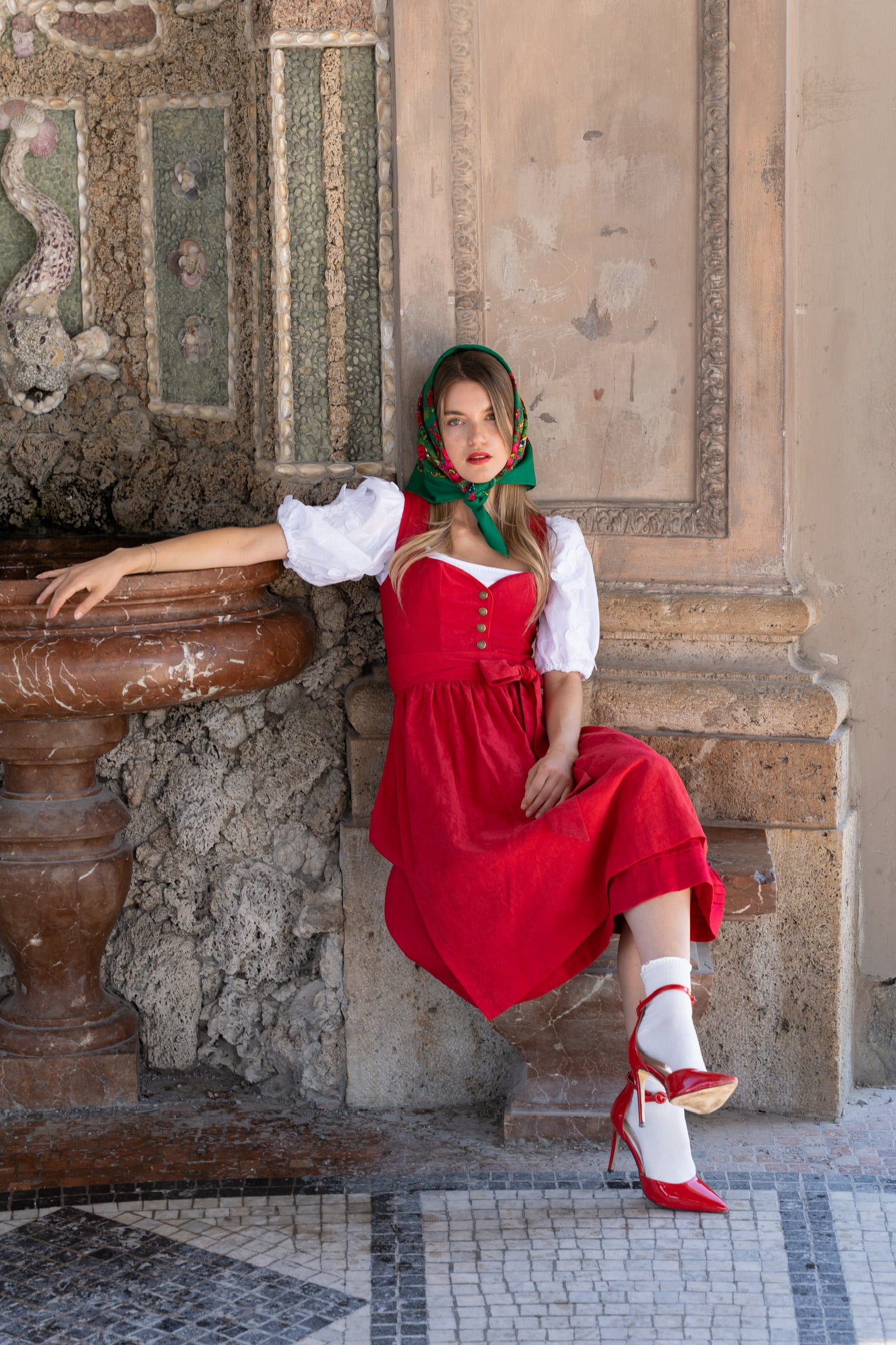 LEINEN DIRNDL MONOCHROME TRADITION TOMATENROT