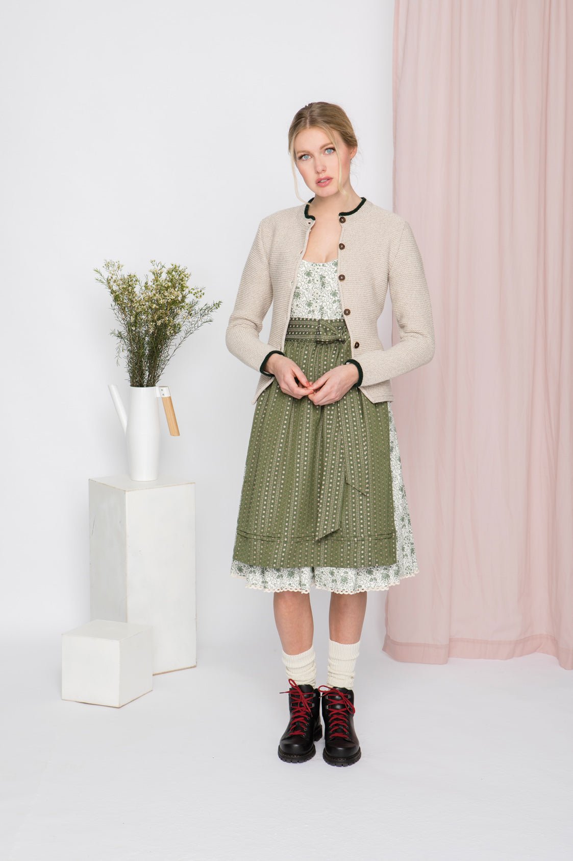 STRICKJACKE HEIDI MIT STEHKRAGEN BEIGE/TANNENGRÜN - JAN&INA Trachten