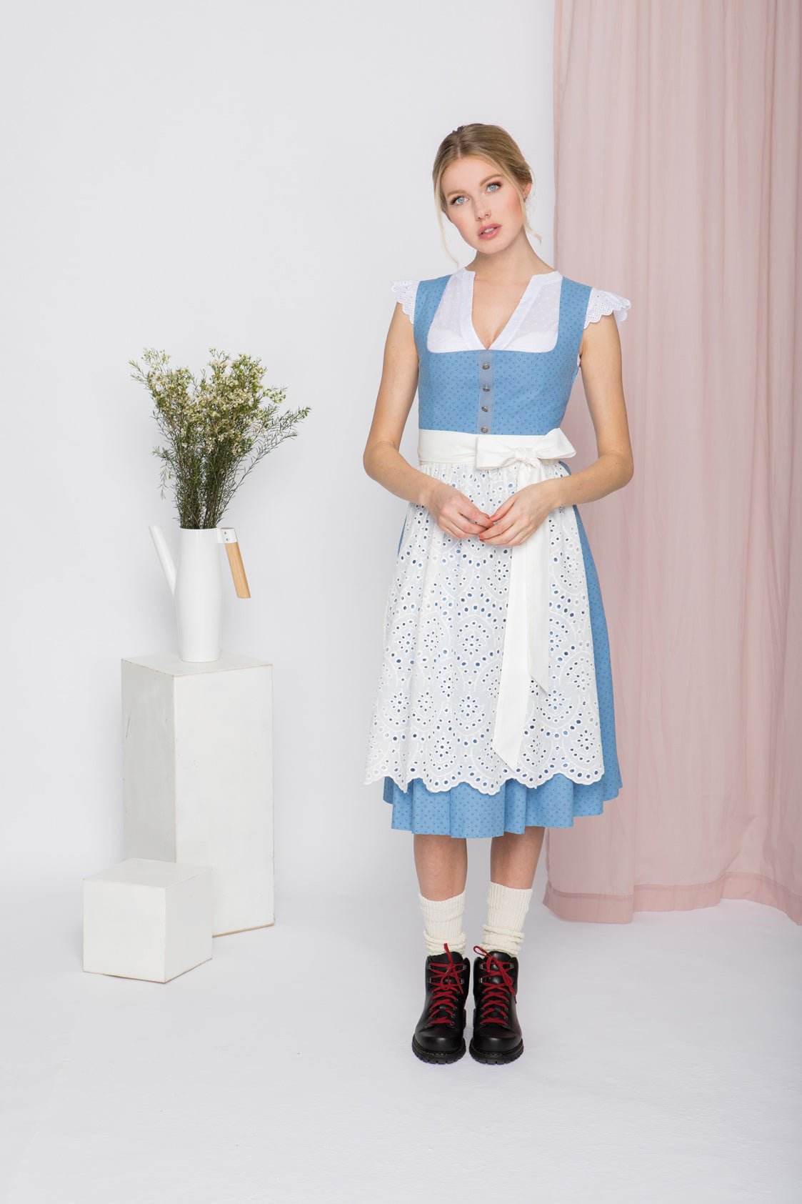 BW DIRNDL VINTAGE FLOWERS PASTELLBLAU - JAN&INA Trachten