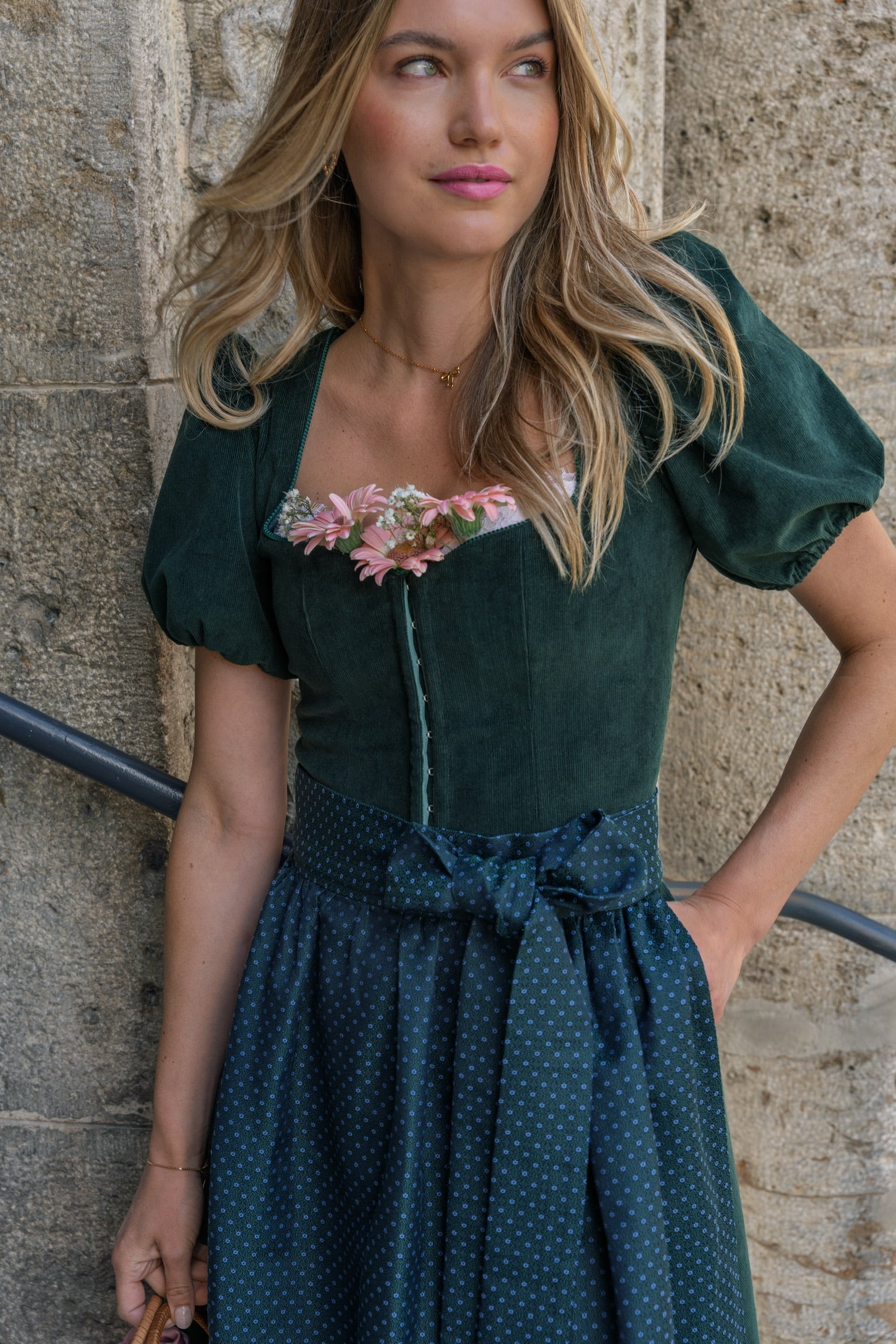 CORD DIRNDL FLARE FLOWERS TANNENGRÜN/ BLAU