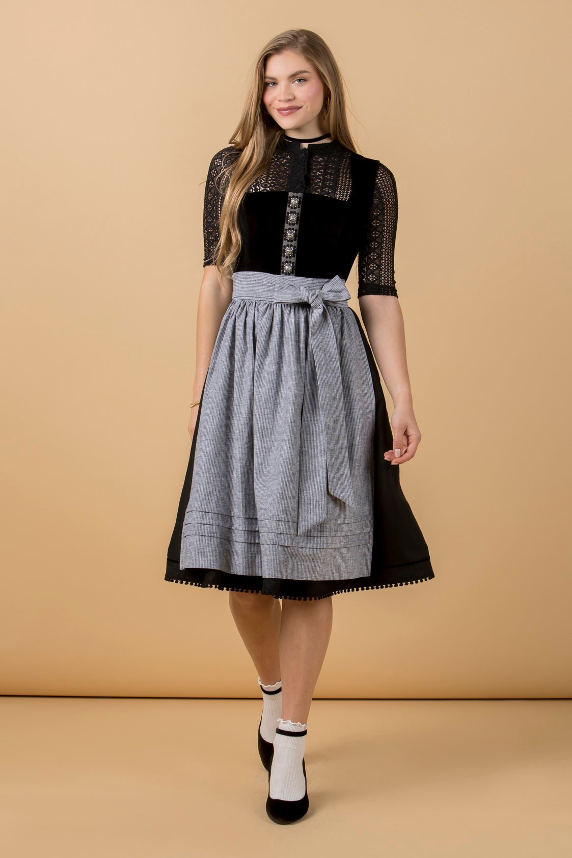 DIRNDLBLUSE HÄKELSPITZE STEHKRAGEN 3/4 ARM SCHWARZ - JAN&INA Trachten