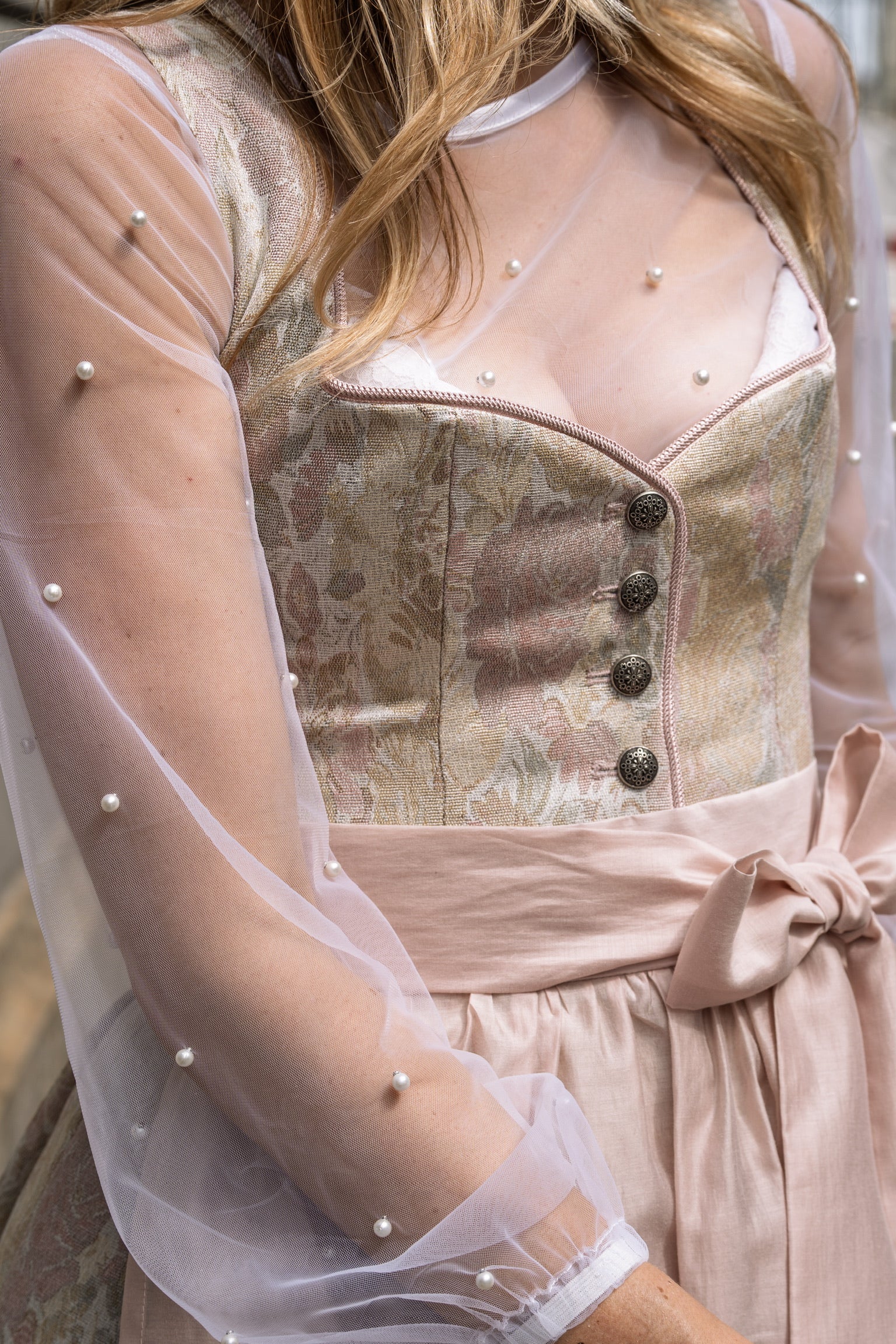 JACQUARD HOCHZEITSDIRNDL GOBELIN FLOWERS PUDER