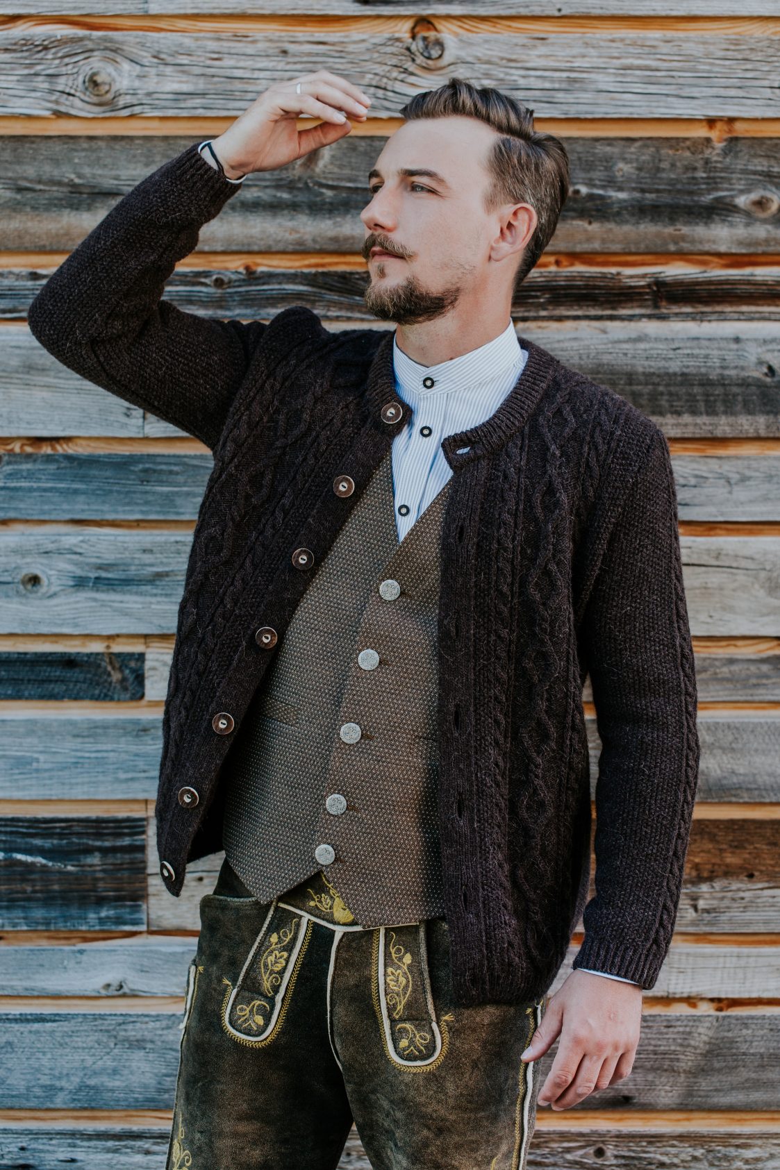 STRICKJACKE HALODRI VINTAGE MIT ZOPF BRAUN