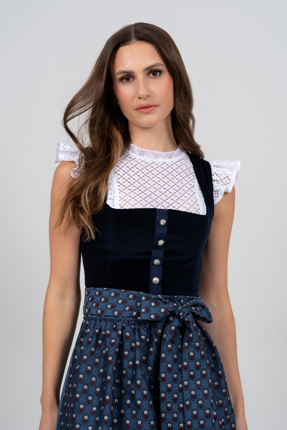 DIRNDLBLUSE STRETCH ORNAMENTAL VOLANTS WEISS - JAN&INA Trachten