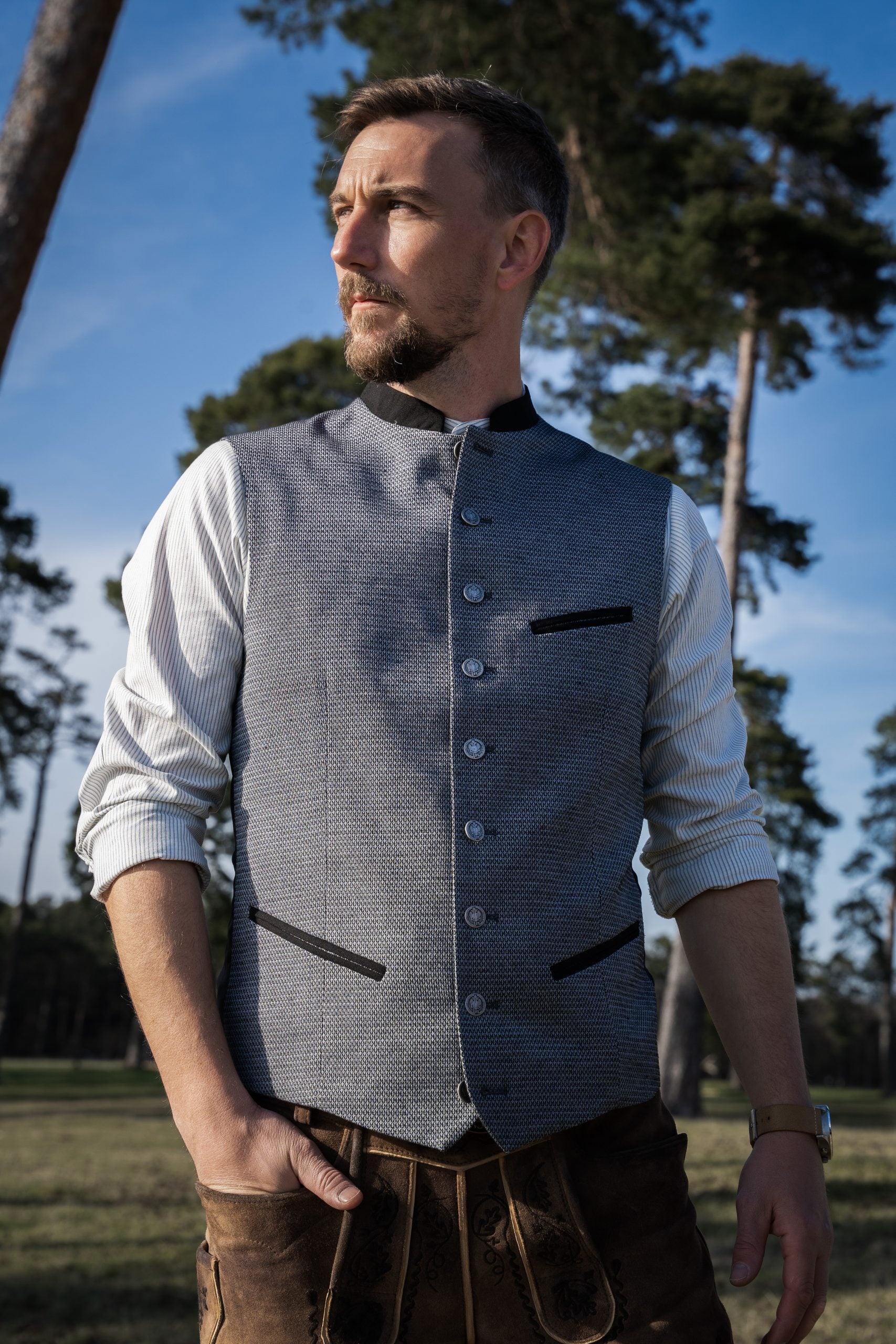 TRACHTENWESTE STEHKRAGEN PERLMUSTER TAUBENBLAU/ SCHWARZ