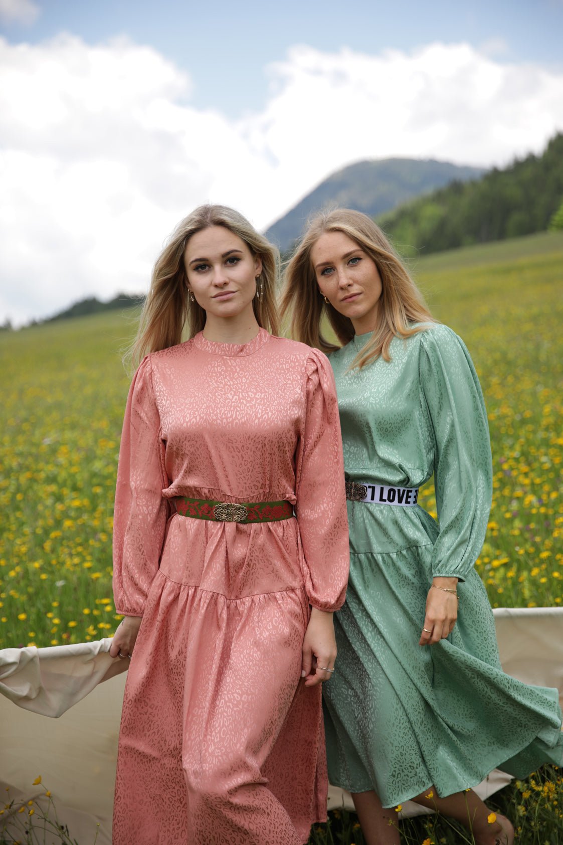 VOLANT MIDI KLEID LEO ONESIZE CORAL - JAN&INA Trachten