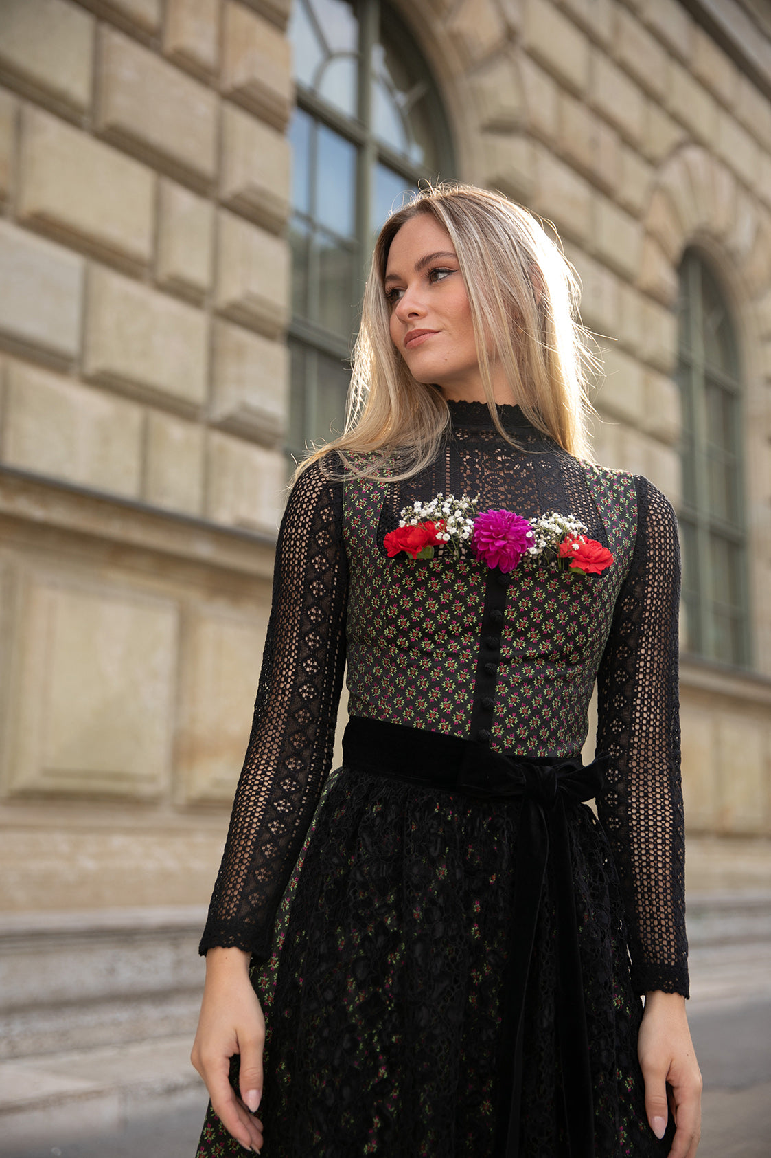 JACQUARD WIESNDIRNDL 2022 SCHWARZ/ FUCHSIA/ ROT