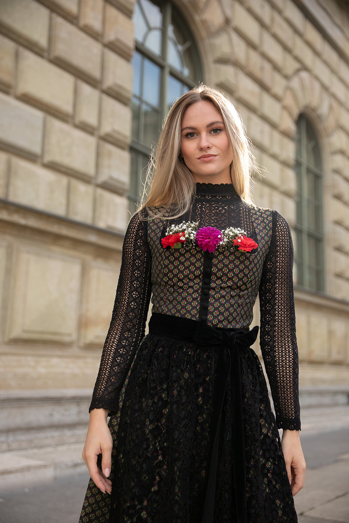 JACQUARD WIESNDIRNDL 2022 SCHWARZ/ FUCHSIA/ ROT