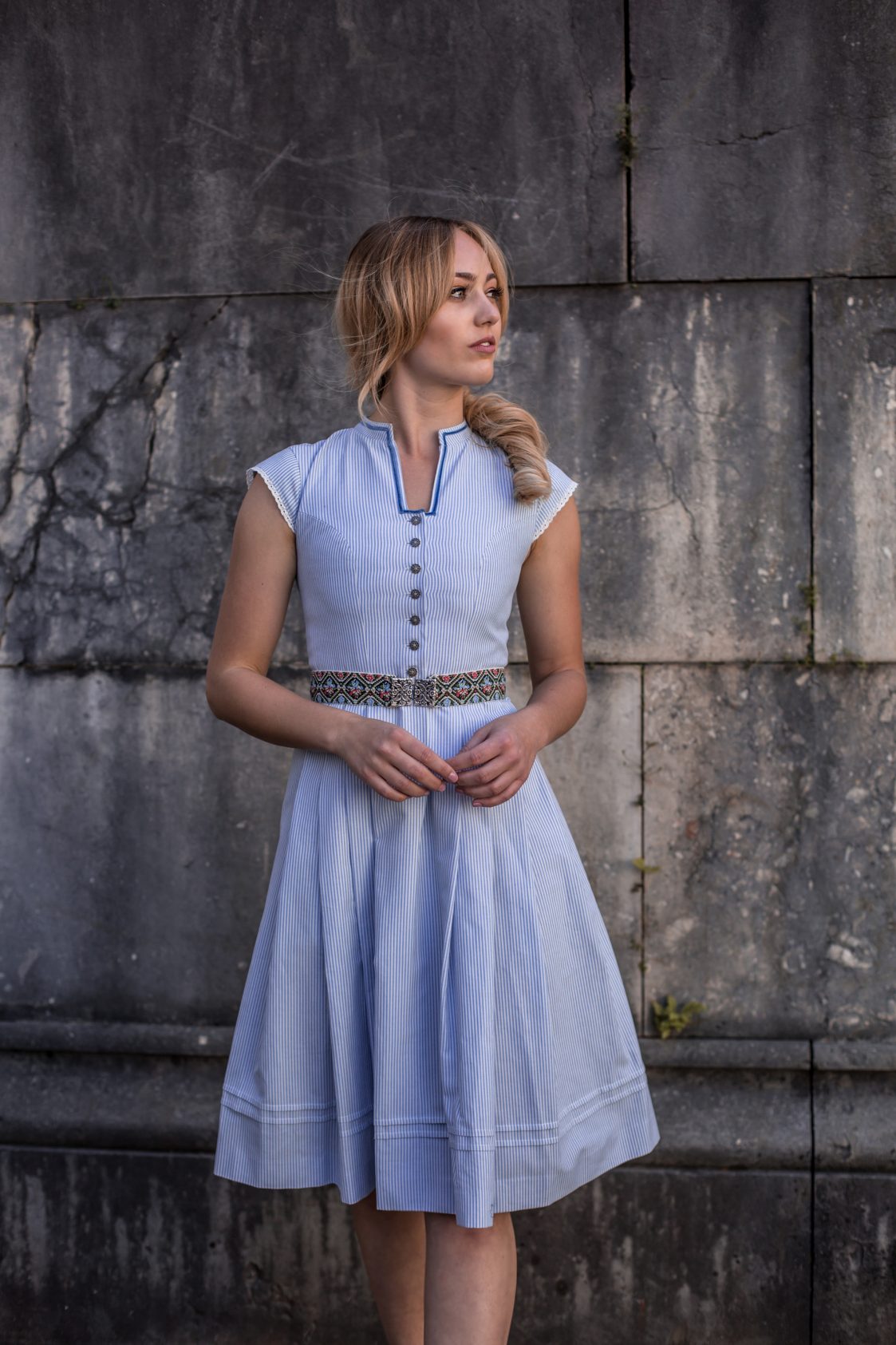 BW DIRNDLKLEID FLORAL STRIPES HIMMELBLAU/VIOLETT