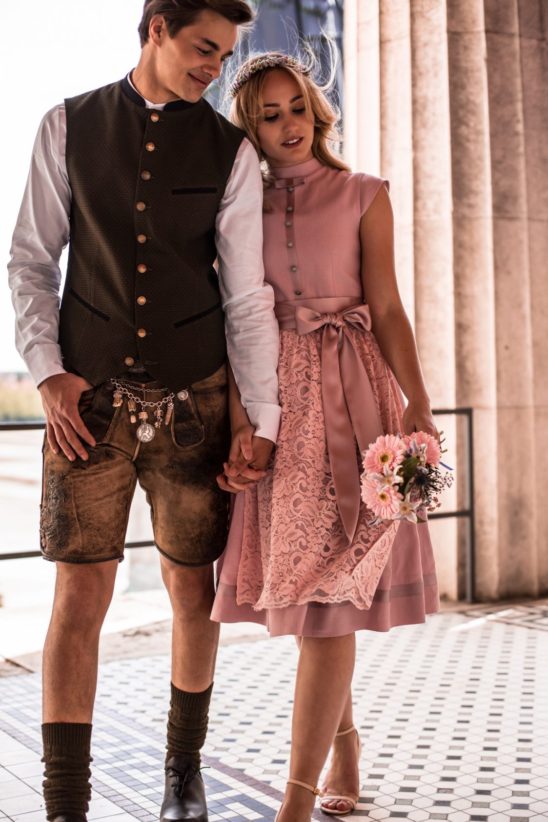 HOCHZEITSDIRNDL LACE AND BOW ROSÈ