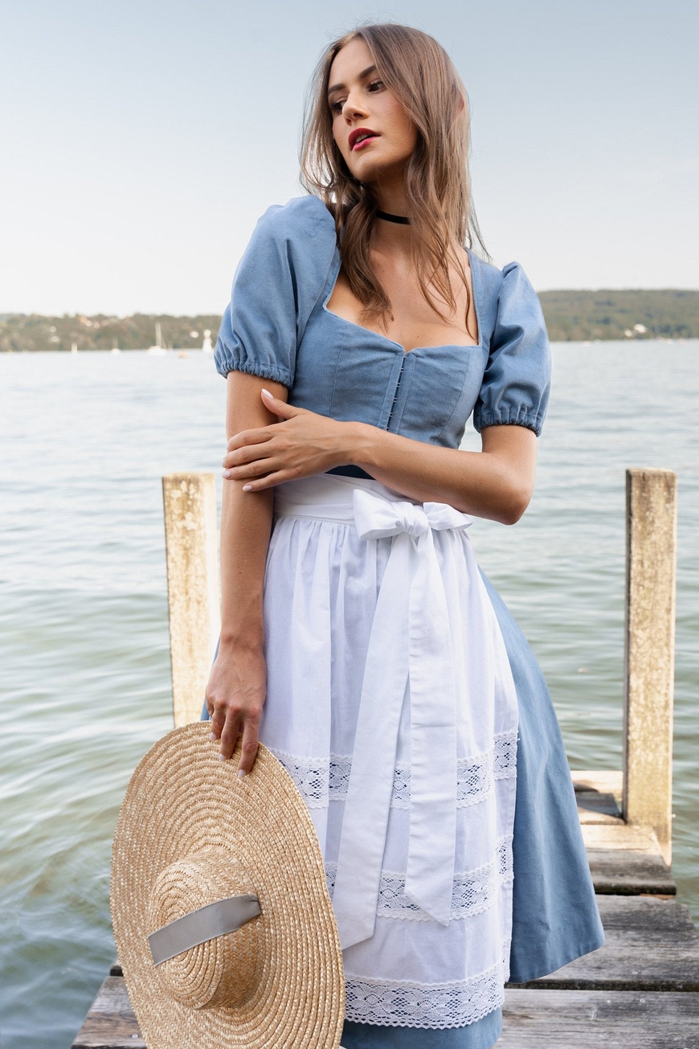 CORD DIRNDL LIMITED EDITION 2024 FLARE FLOWER TRADITION HELLBLAU WEISS MIT 2 SCHÜRZEN - JAN&INA Trachten