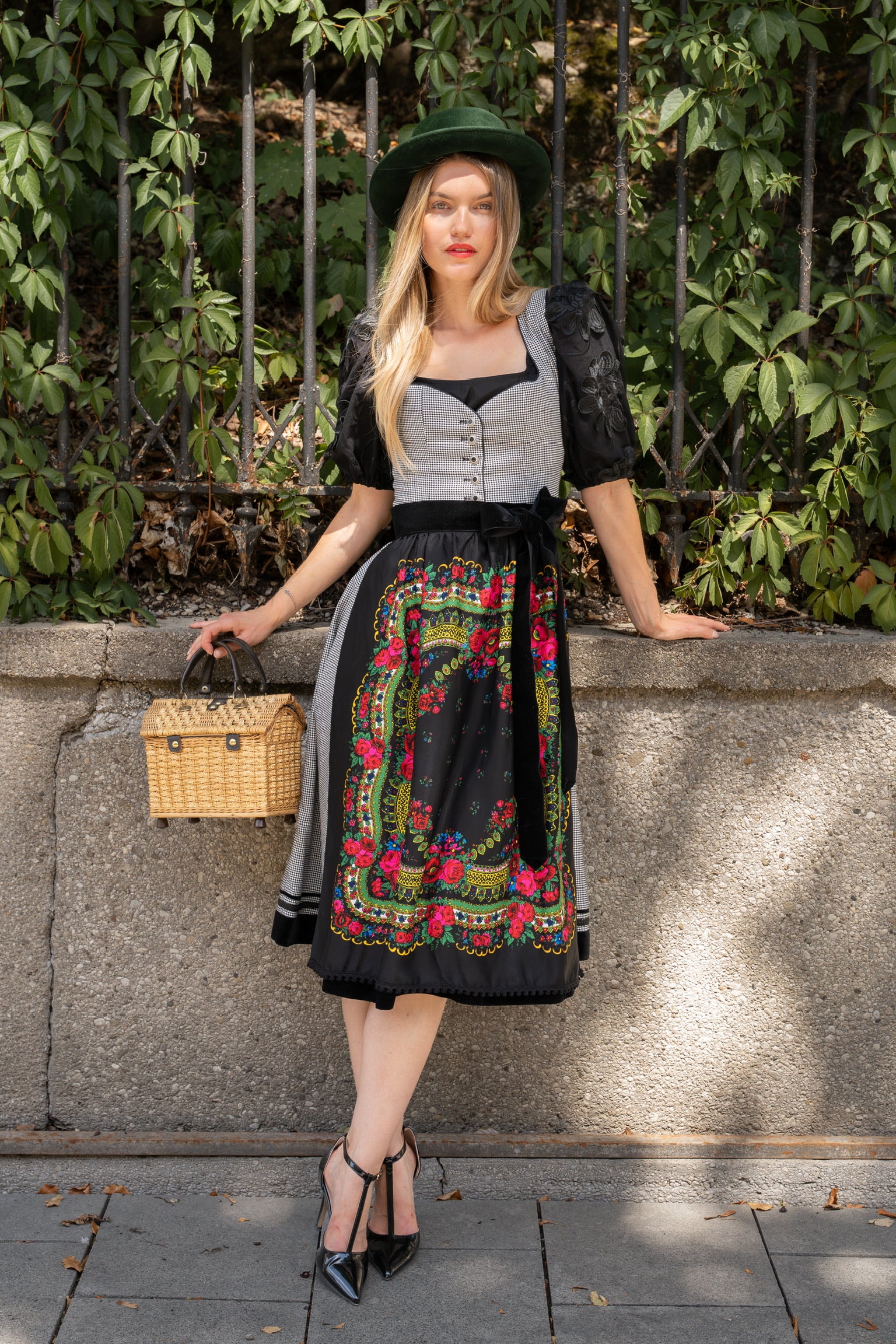 PEPITA LODEN FOLKLOREDIRNDL SCHWARZ/ WEISS 2026