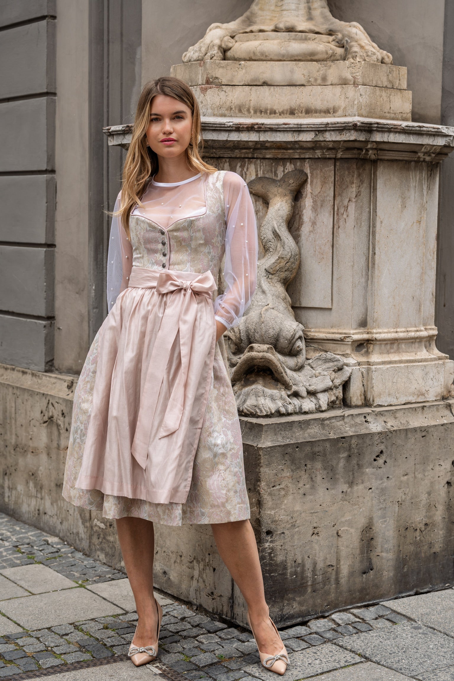 JANINA-Trachten- Hochzeitsdirndl jacquard Gobelin - flowers- Puder 