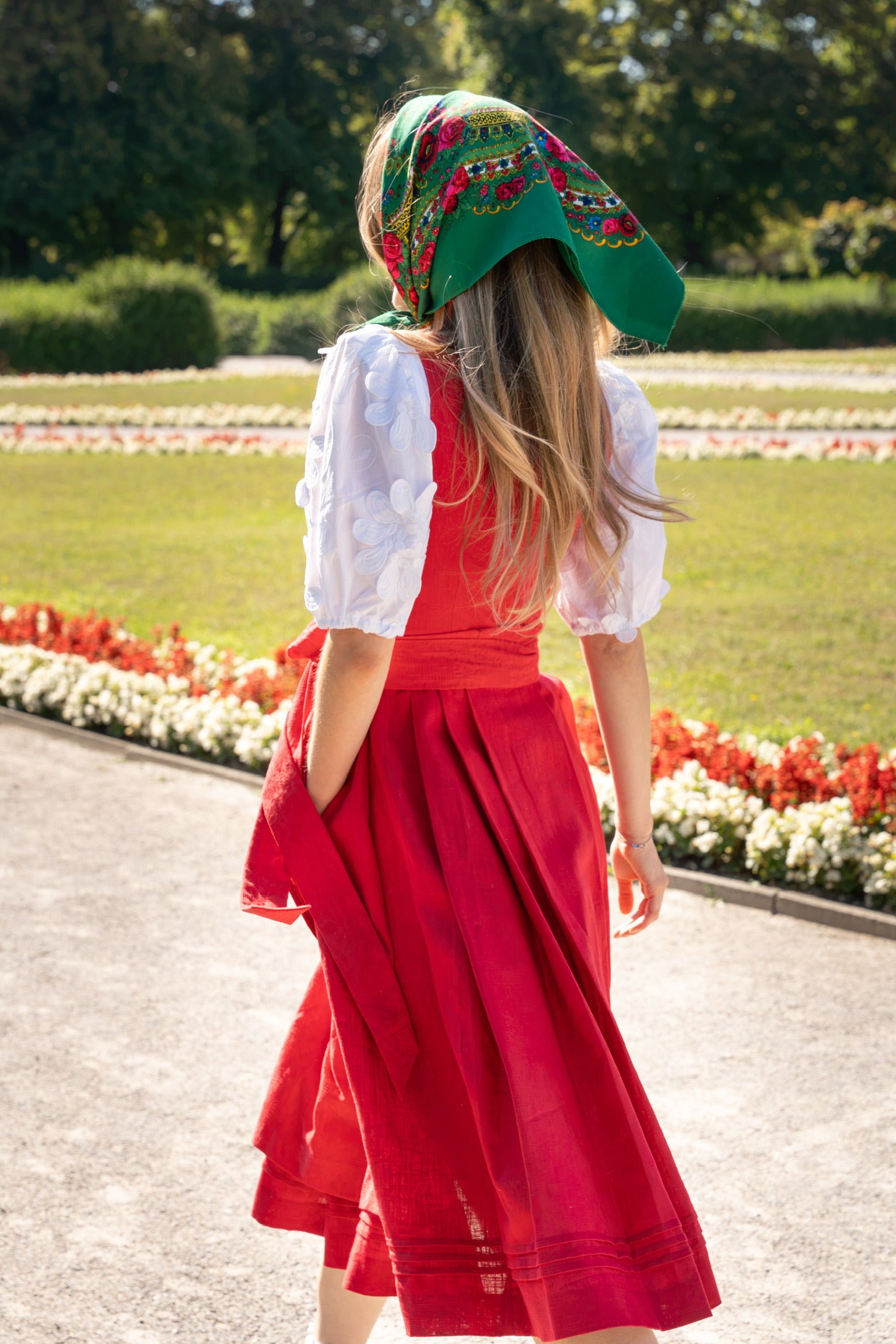 LEINEN DIRNDL MONOCHROME TRADITION TOMATENROT