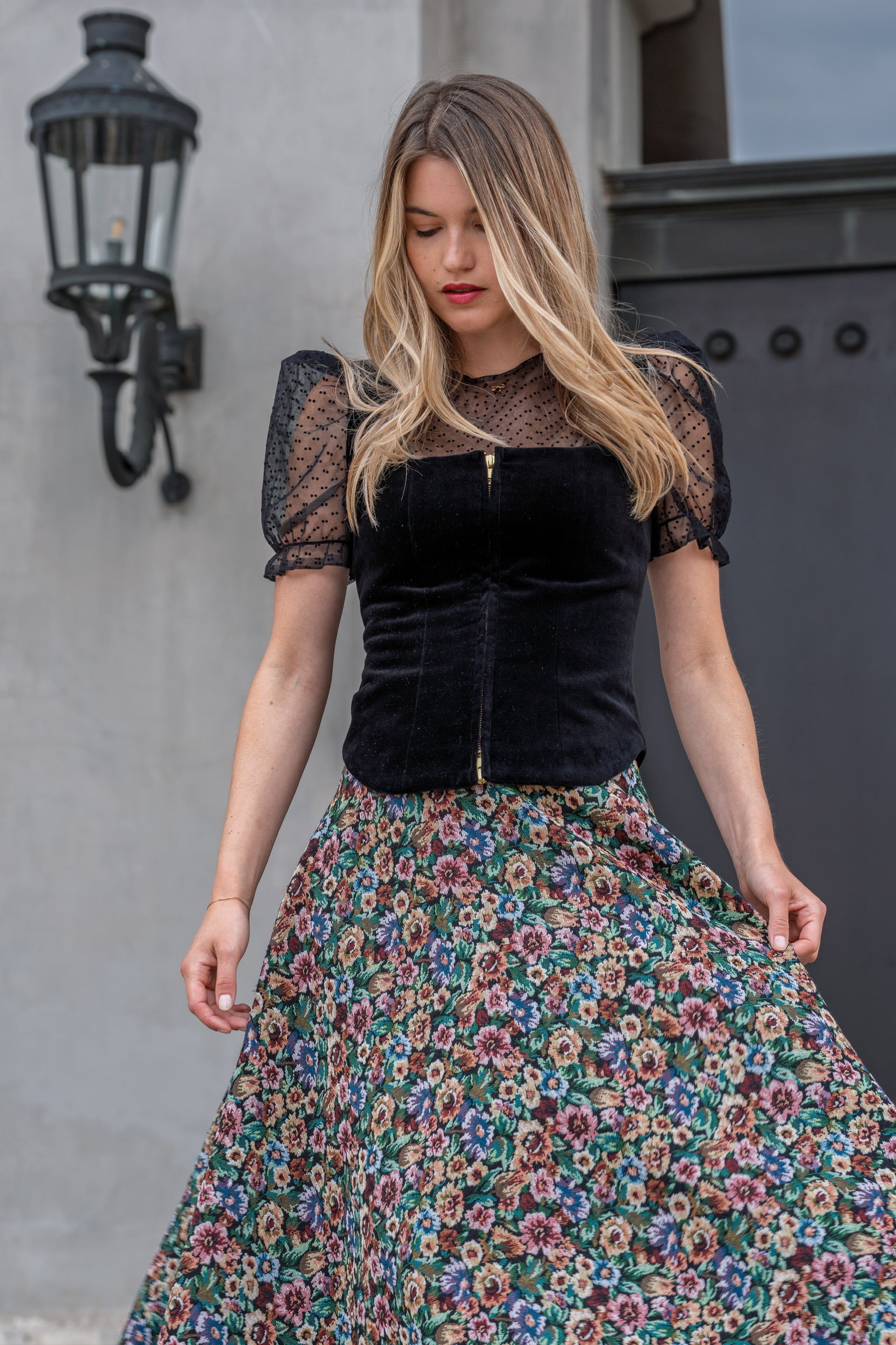 TRACHTENROCK GOBELIN FLOWERS SCHWARZ