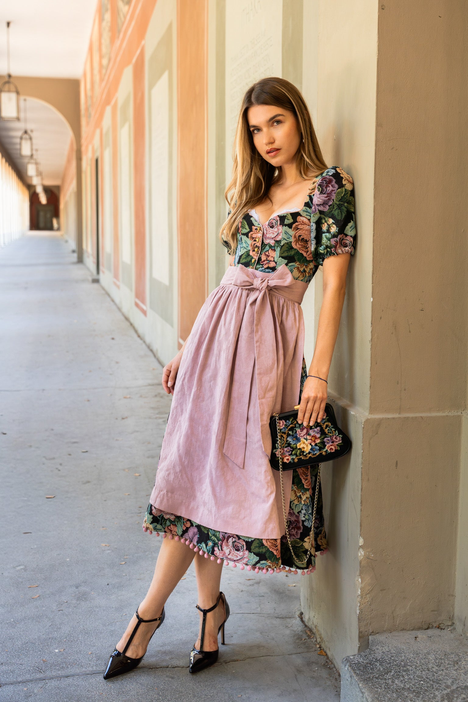 DIRNDL VINTAGE GOBELIN FLOWERS SCHWARZ/ ALTROSA