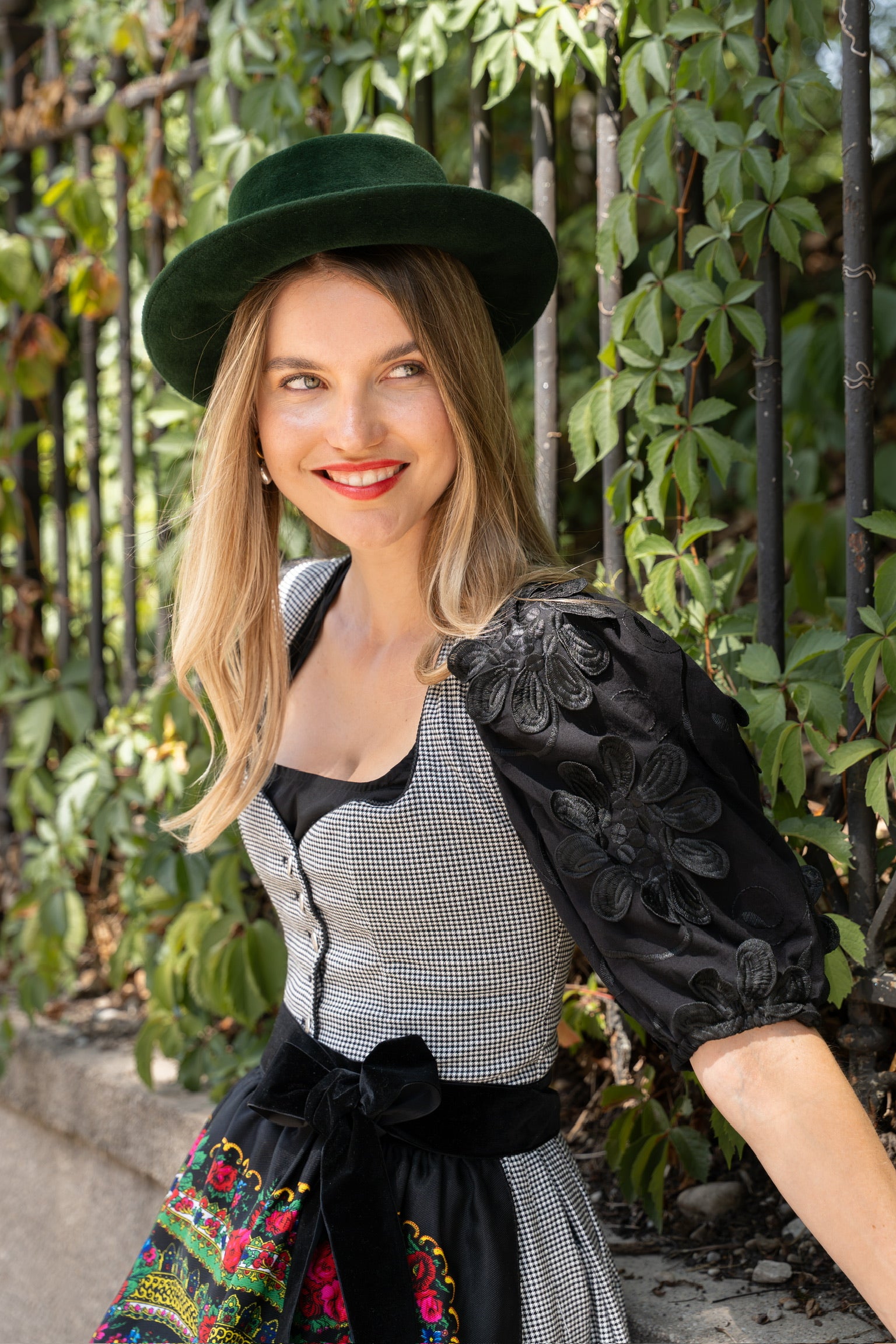 PEPITA LODEN FOLKLOREDIRNDL SCHWARZ/ WEISS 2026