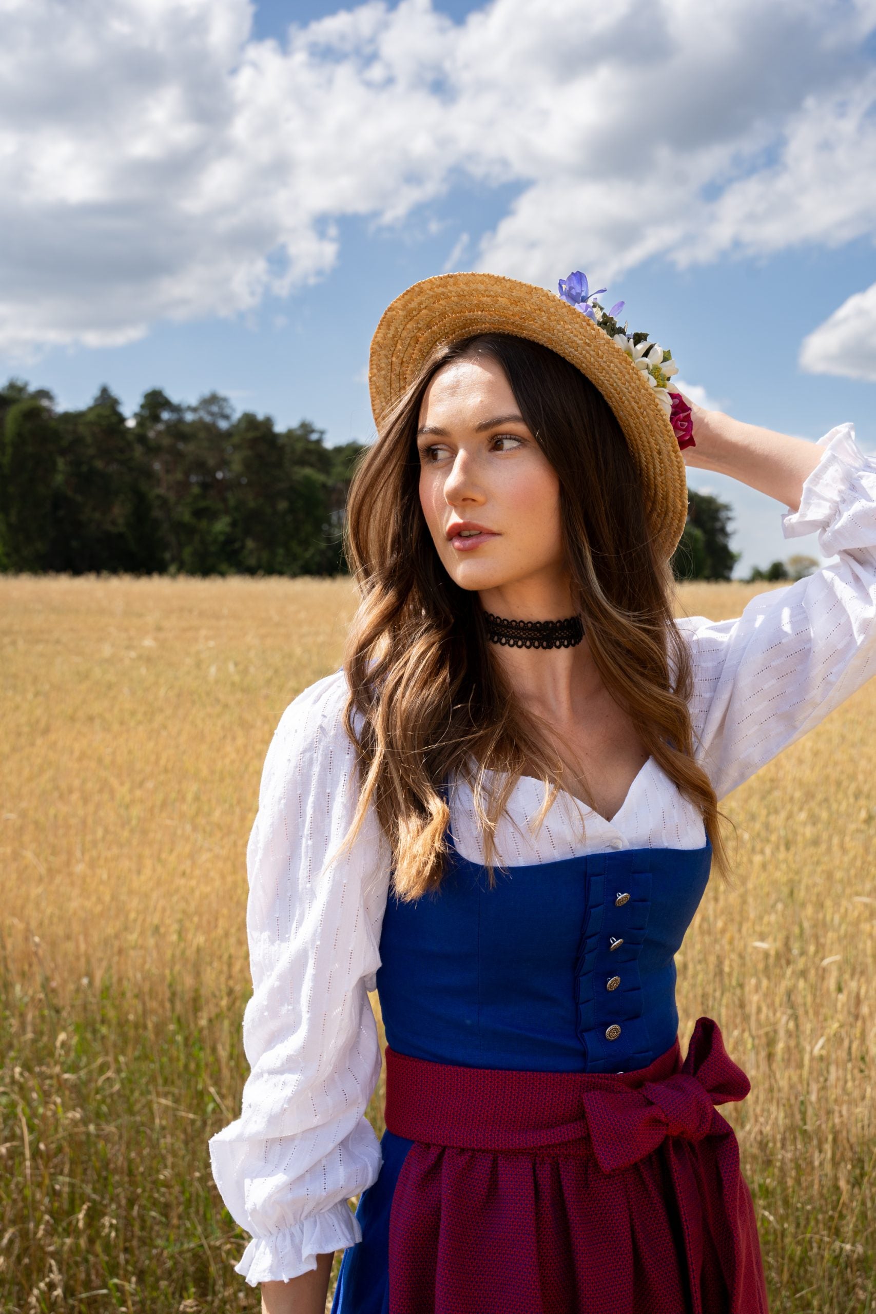 LEINEN WIESNDIRNDL 2023 TEGERNSEE TRADITION ENZIAN/ ROT