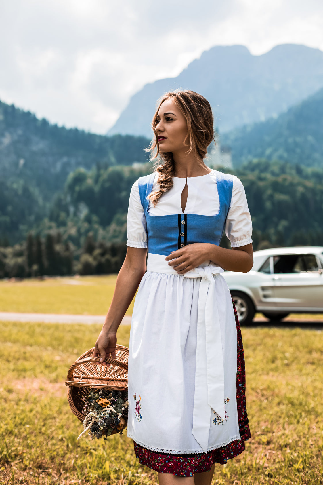 LEINEN DIRNDL MATRIOSHKA HELLBLAU