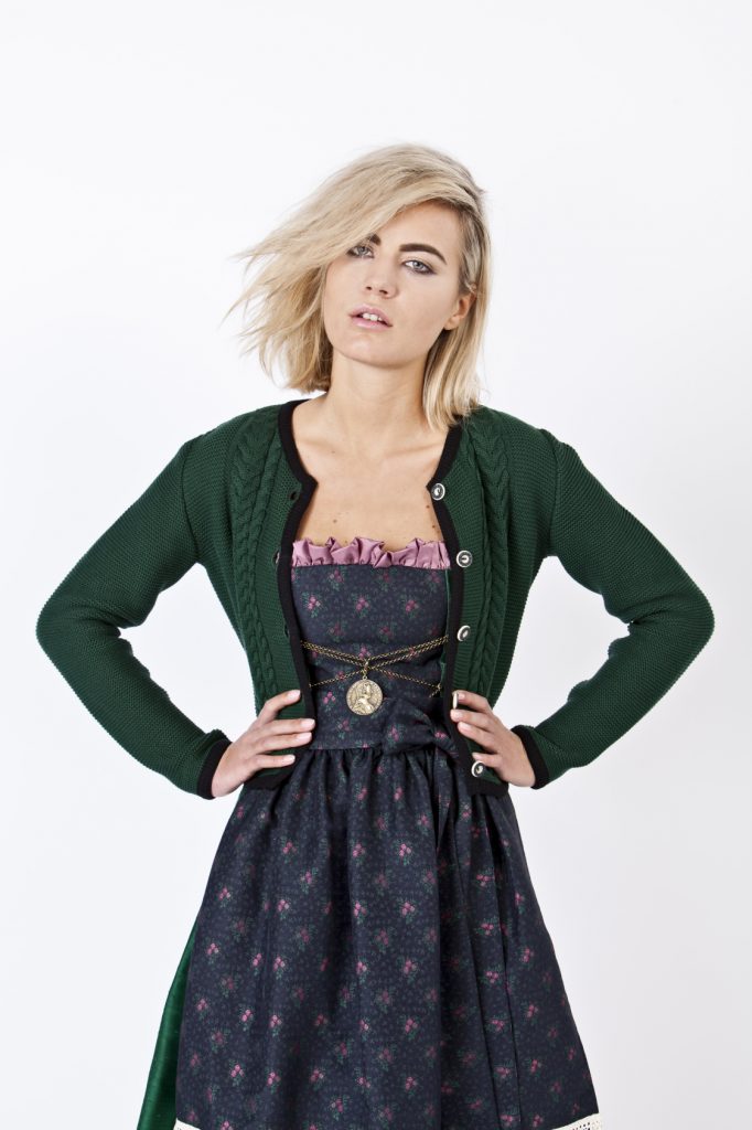 STRICKJACKE TRADITIONAL TANNE/ SCHWARZ