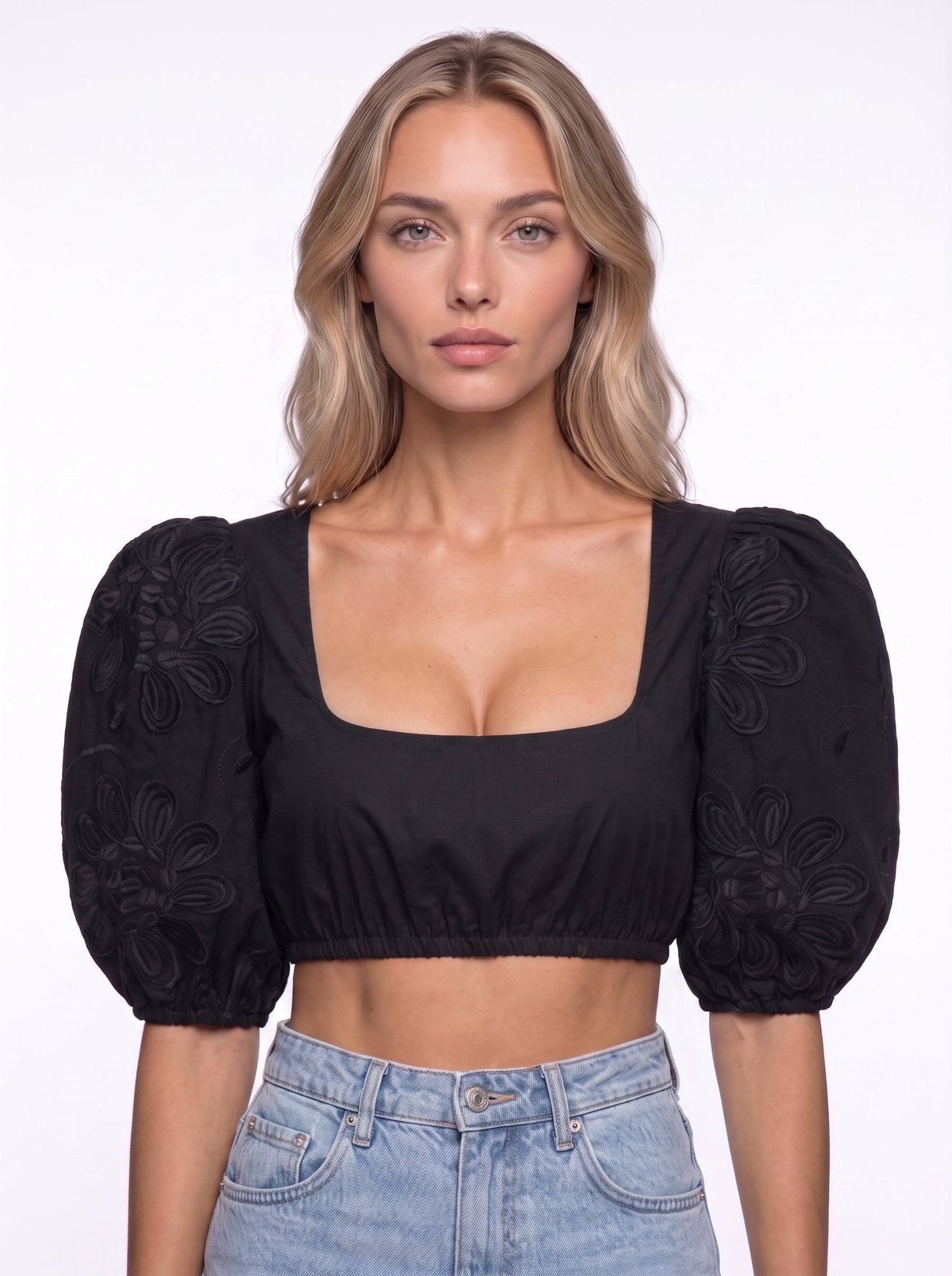 DIRNDLBLUSE KARREEAUSSCHNITT 3D FLOWERS PUFFÄRMEL SCHWARZ - JAN&INA Trachten