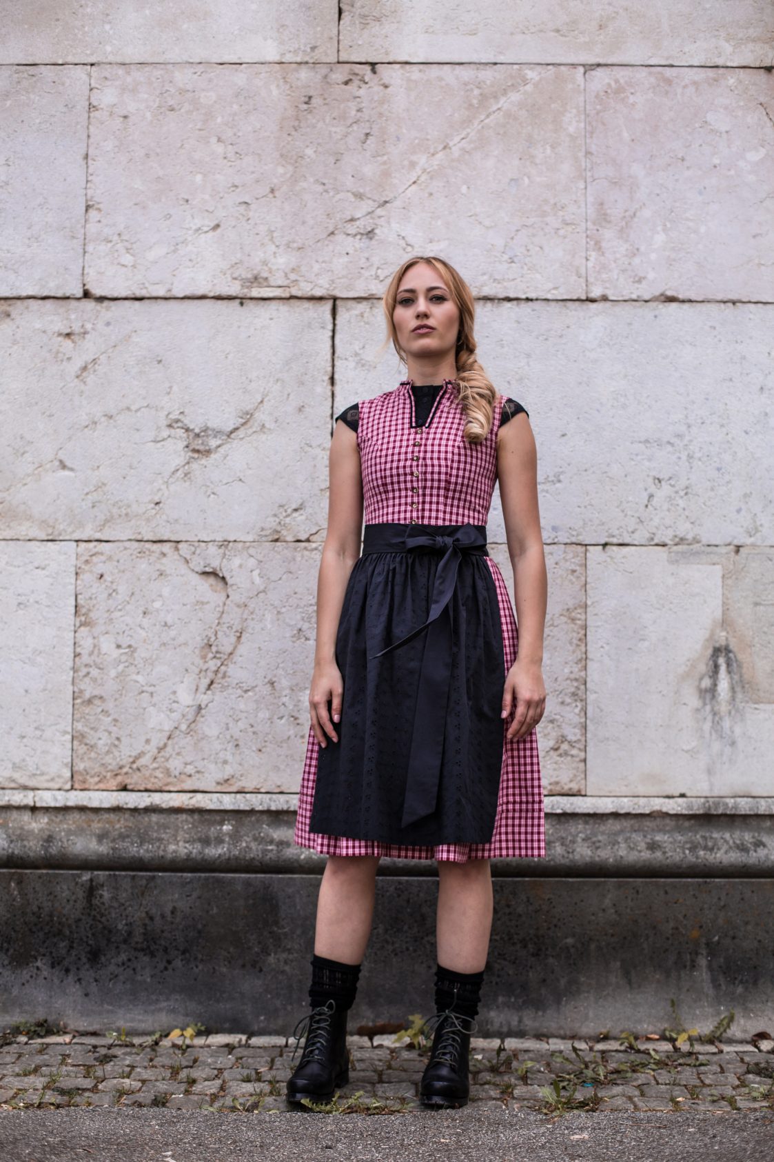 BW DIRNDL VINTAGE KARO STEHKRAGEN ROT/SCHWARZ