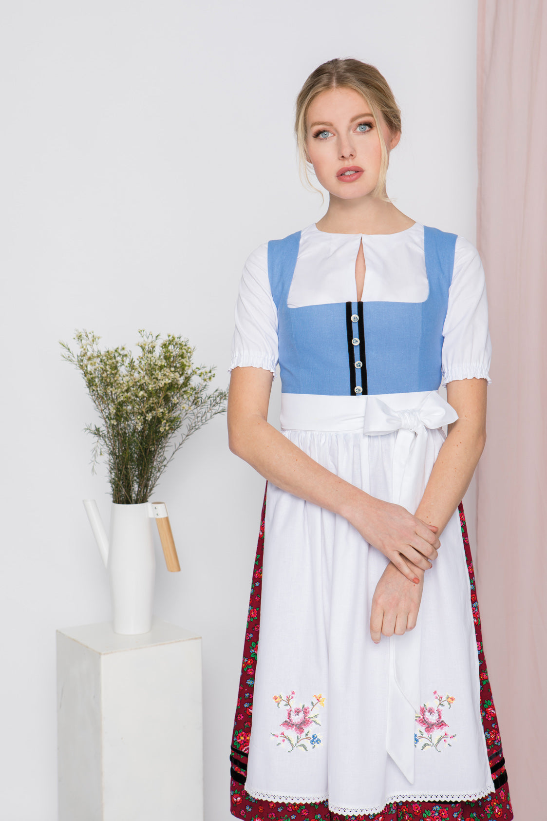 LEINEN DIRNDL MATRIOSHKA HELLBLAU
