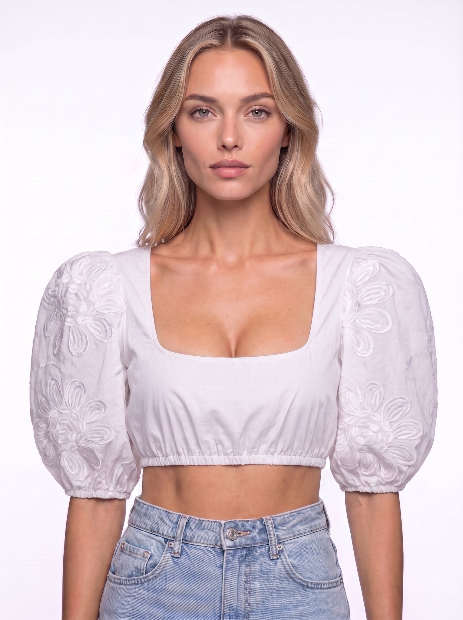 DIRNDLBLUSE KARREEAUSSCHNITT 3D FLOWERS PUFFÄRMEL WEISS - JAN&INA Trachten